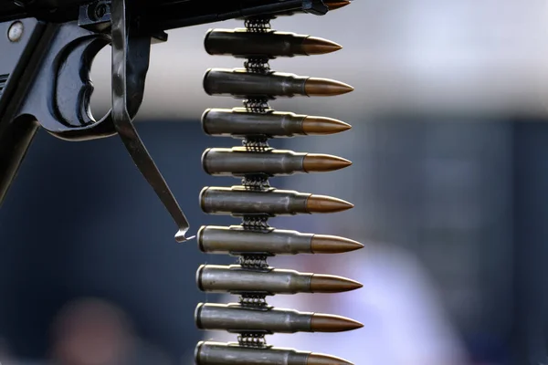 MG34, Heinrich Vollmer tarafından 1934 yılında tasarlanan Alman makineli tüfek. 7.92x57mm Mauser mermisi dakikada yaklaşık 850 mermi atıyor. Genellikle araçlara monte edilirdi; Alman tankları onları eksenli makineli tüfek olarak kullanırdı.