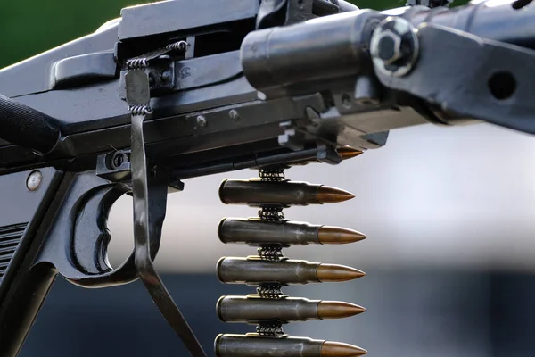 MG34, Heinrich Vollmer tarafından 1934 yılında tasarlanan Alman makineli tüfek. 7.92x57mm Mauser mermisi dakikada yaklaşık 850 mermi atıyor. Genellikle araçlara monte edilirdi; Alman tankları onları eksenli makineli tüfek olarak kullanırdı.