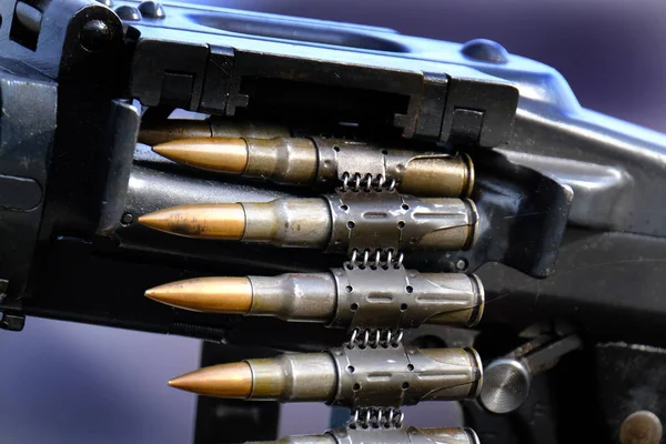 MG34, Heinrich Vollmer tarafından 1934 yılında tasarlanan Alman makineli tüfek. 7.92x57mm Mauser mermisi dakikada yaklaşık 850 mermi atıyor. Genellikle araçlara monte edilirdi; Alman tankları onları eksenli makineli tüfek olarak kullanırdı.