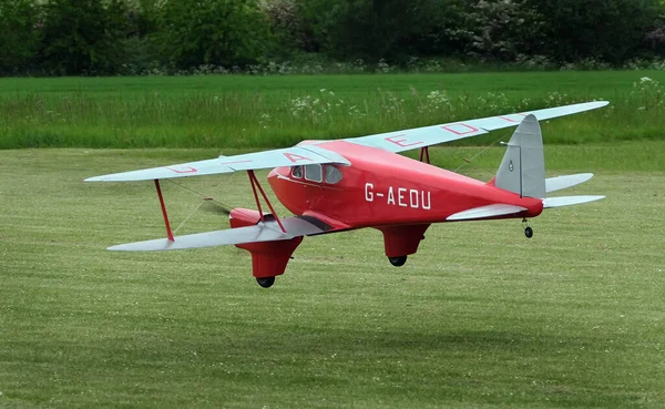 ハビランドDh 89ドラゴン ラピデ Havilland Dragon Rapide 1930年代にイギリスの航空会社デ ハビランドが開発 製造した短距離複葉機である これは大規模な無線制御スケールモデルです — ストック写真