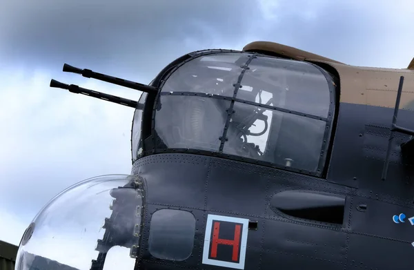 アブロ ランカスター Avro Lancaster イギリスの第二次世界大戦重爆撃機 ハンドリーページハリファックスの現代としてAvroによって設計および製造されました こちらはイースト カークビーの改装中の ジャスト ジェーン — ストック写真