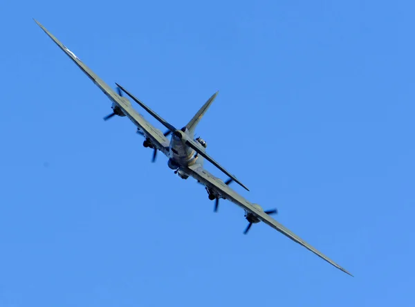 ボーイングB 17飛行要塞は1930年代にアメリカ陸軍航空隊 Usaac 向けに開発された4基の重爆撃機で ヨーロッパで唯一のB17飛行船であるサリーBです — ストック写真