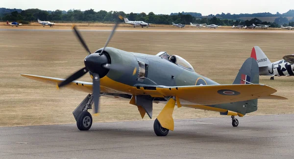 ホーカー フューリー Hawker Sea Fury ホーカー エアクラフトが設計 製造したイギリスの戦闘機である イギリス海軍に配備された最後のプロペラ駆動式戦闘機であり これまでに製造された中で最も速い生産性を誇る単一のレシプロエンジン航空機の一つであった — ストック写真
