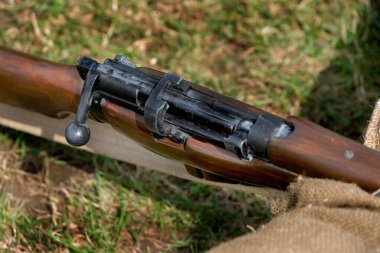 İngiliz İkinci Dünya Savaşı 'ndan kalma Lee Enfield hizmet tüfeği. 0. 303 kalibre.