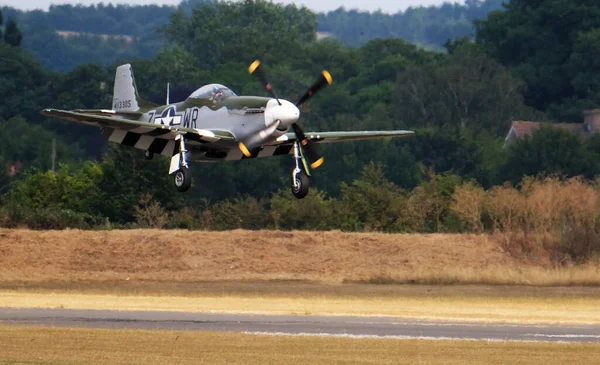 Den Nordamerikanska Luftfarten Mustang Amerikansk Långdistans Ensitsiga Fighter Och Stridsbombare — Stockfoto