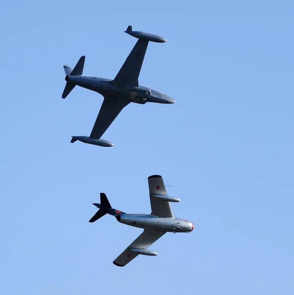 Руссен Розробив Mig15 Американський Lockheed Shooting Star Літали Шоу Duxford — стокове фото