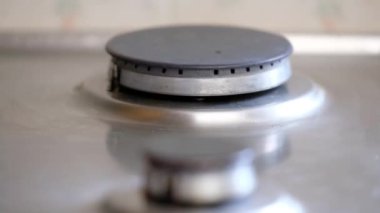 Mutfak zulasında doğal gaz ocağı.