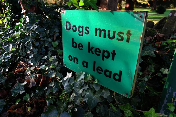 Sign in country park to keep dogs on leads.