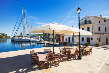 Gaios kasabasındaki kafe, Paxos Adası, Yunanistan
