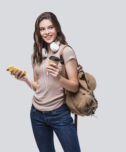 Jovem Menina Estudante Bonita Com Telefone Inteligente Mochila — Fotografia de Stock