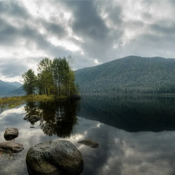 Gloomy morning over the Yenisei — Stock Photo, Image