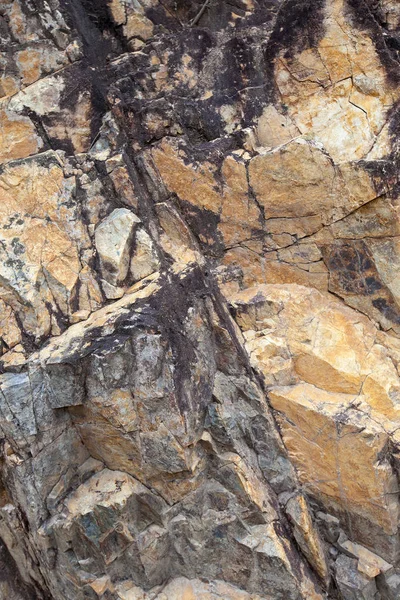 Diagonale ruggen rotsen — Stockfoto
