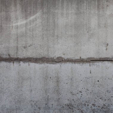 İki ortak beton döşeme yıpranmış