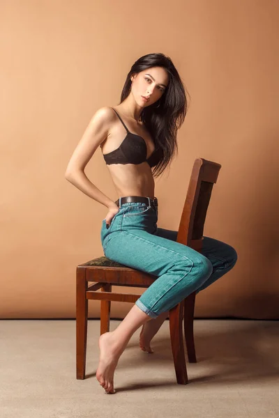 Lässiger Stil Schöne Junge Mädchen Fotoshooting Studio Attraktives Dünnes Modell — Stockfoto