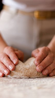 Çikolatalı ve muzlu kek. 