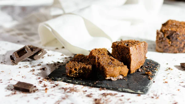 Çikolatalı ve muzlu kek. 