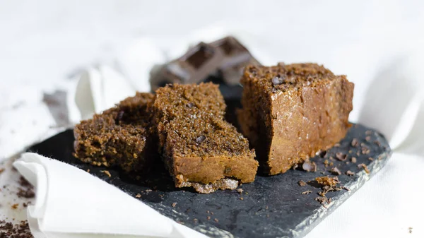 Çikolatalı ve muzlu kek. 