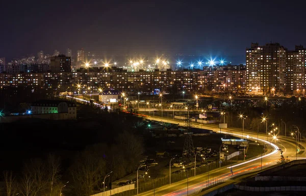 Paesaggio Urbano Notturno Con Strada Case — Foto Stock