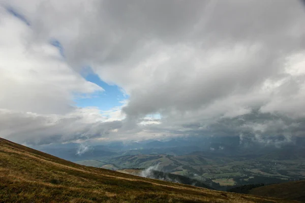 Schöner Himmel Den Bergen — Stockfoto