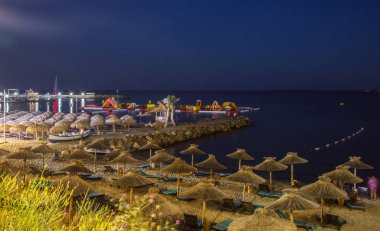 Sahilin gece manzarası