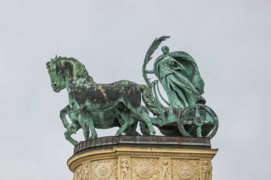 Budapeşte 'de bronz at arabası heykeli