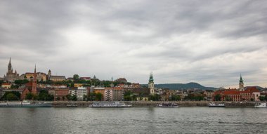 Dunai nehrinden Budapeşte manzarası