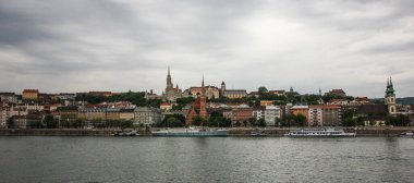 Dunai nehrinden Budapeşte manzarası