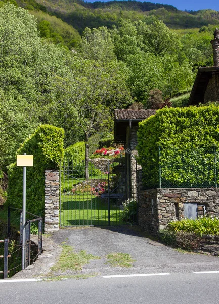 Cancello Ingresso Della Piccola Casa Paese — Foto Stock