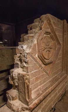 Antik Hıristiyan tapınak duvarını yıktı