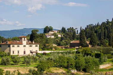 Bahçede eski bir villa