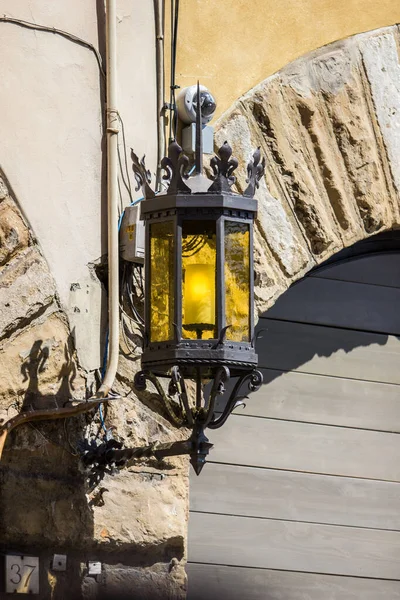 Schöne Alte Geschmiedete Straßenlaterne — Stockfoto