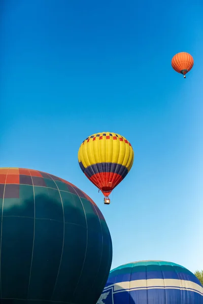 Ballonfestival Fliegende Ballons Gegen Den Blauen Himmel — Stockfoto