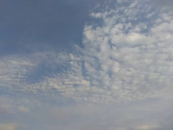 Błękitne Niebo Chmury Wysokie — Zdjęcie stockowe
