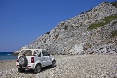 Yunanistan adasındaki off-road dağ yolu