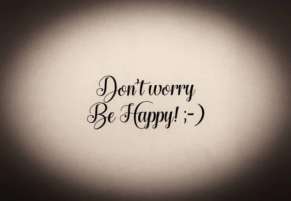 Seja feliz frase escrita em preto e branco — Fotografia de Stock