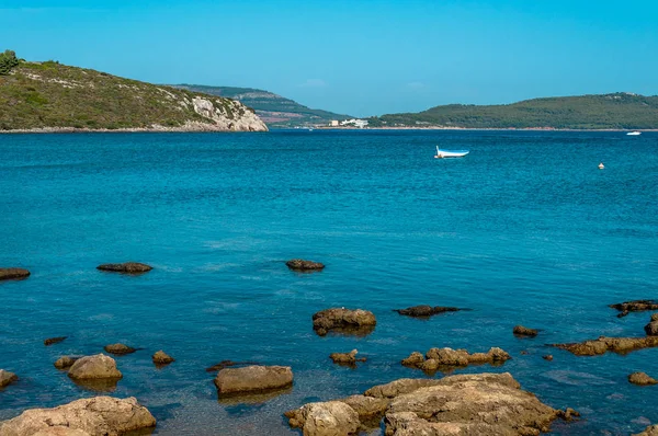 Körfez ve plaj Tramariglio görünümünü