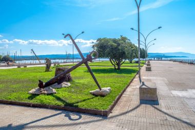 Güneşli bir gün küçük Fertilia şehir görünümünü