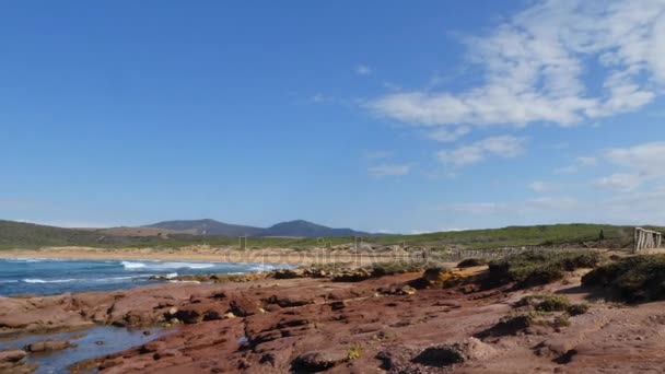 Panoramautsikt över timelapse av kusten i Alghero i en solig dag i höst — Stockvideo