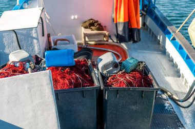 Balık ağı teknede