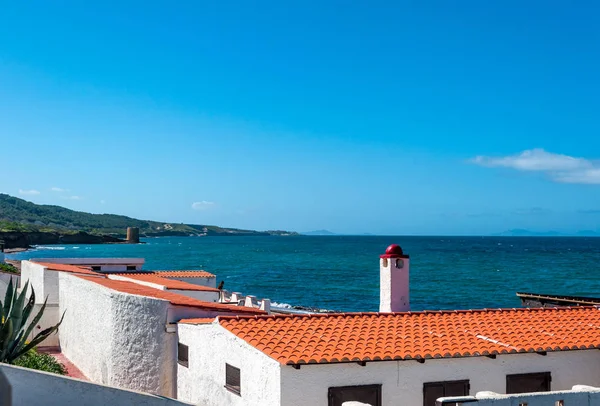 Vista de la playa de Cerdeña desde un edificio típico — Foto de Stock