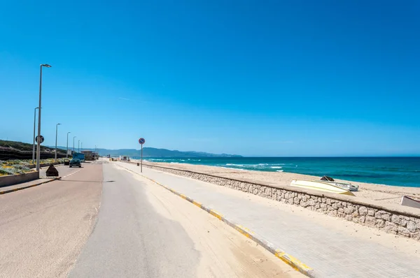 Sardunya Plajı yakınlarındaki çöl yolu