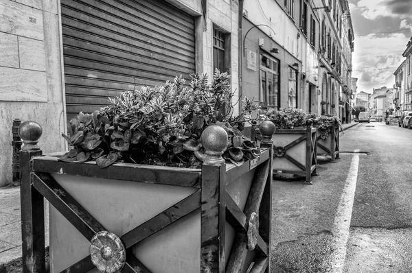 Beco na cidade de Sassari em preto e branco — Fotografia de Stock
