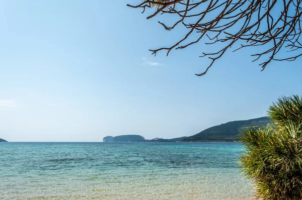 Вид на Капо Качча с пляжа Мугони — стоковое фото