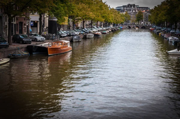 Canal i centrala Amsterdam — Stockfoto