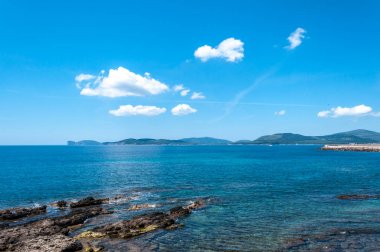 capo caccia Alghero şehirden sahil görünümü