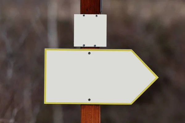 White Signpost Yellow Edge Empty Space Empty Natural Orientation Tourist — Stock Photo, Image