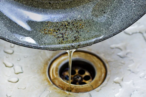 Used kitchen oil poured into the kitchen waste from the marble pan, clogging the waste sink with oil.