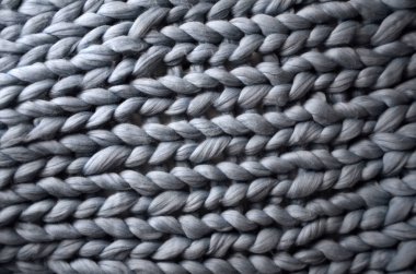 Merinos yün el yapımı örgü büyük battaniye, süper tıknaz iplik, modaya uygun kavram. Örgü battaniye, Merinos yün arka plan Close-Up