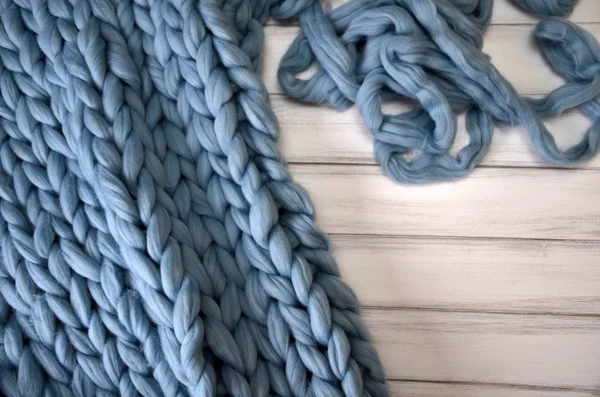 Merino lã artesanal de malha grande cobertor, fio super robusto, conceito da moda. Close-up de cobertor de malha, fundo de lã merino — Fotografia de Stock