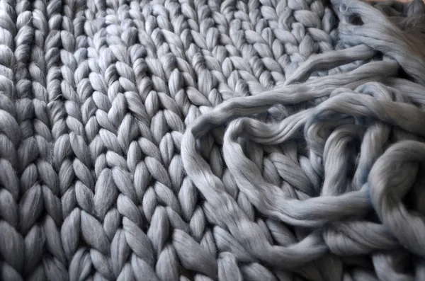 手染めメリノ ・ ウール、メリノウールの手作りニットの大きな毛布、超分厚い糸、トレンディなコンセプト — ストック写真